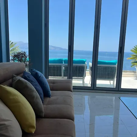 アパート Lux Sarandë